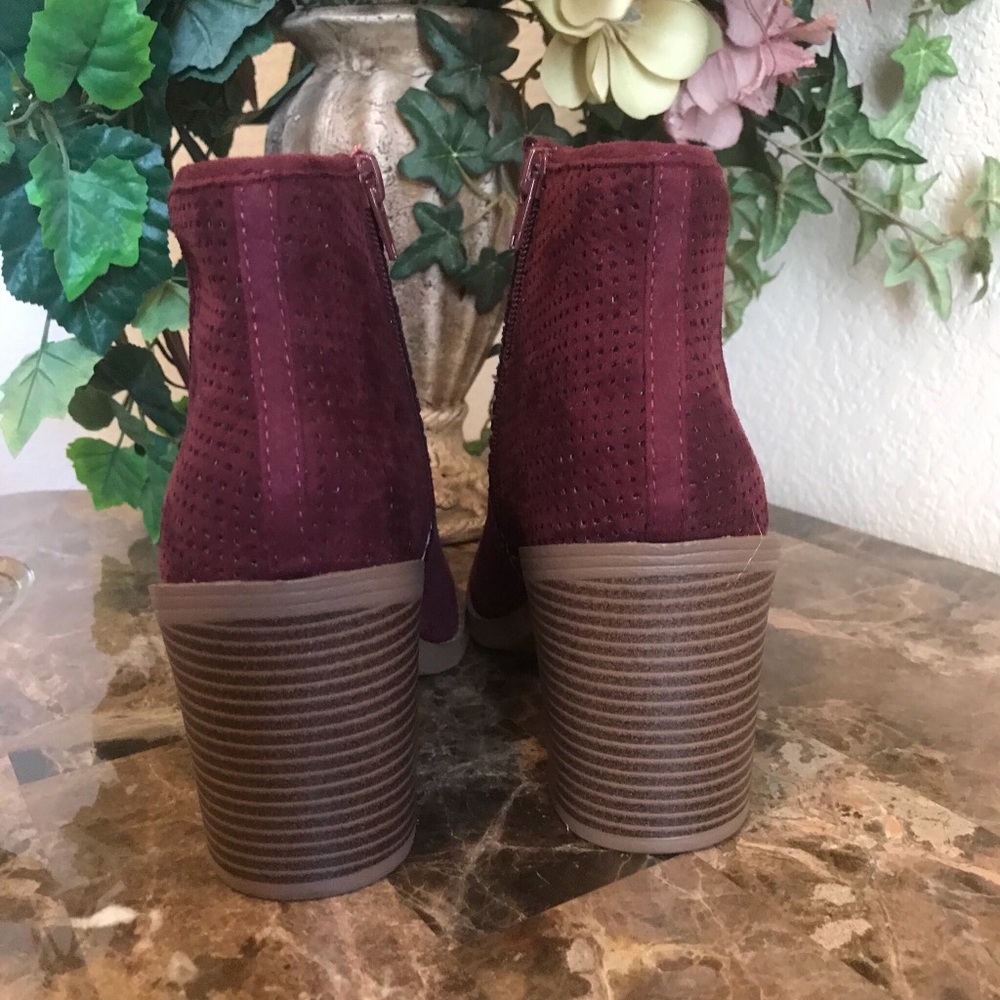 7.5 LAST PAIR | Perforated Ankle Booties - Picture 6 of 8